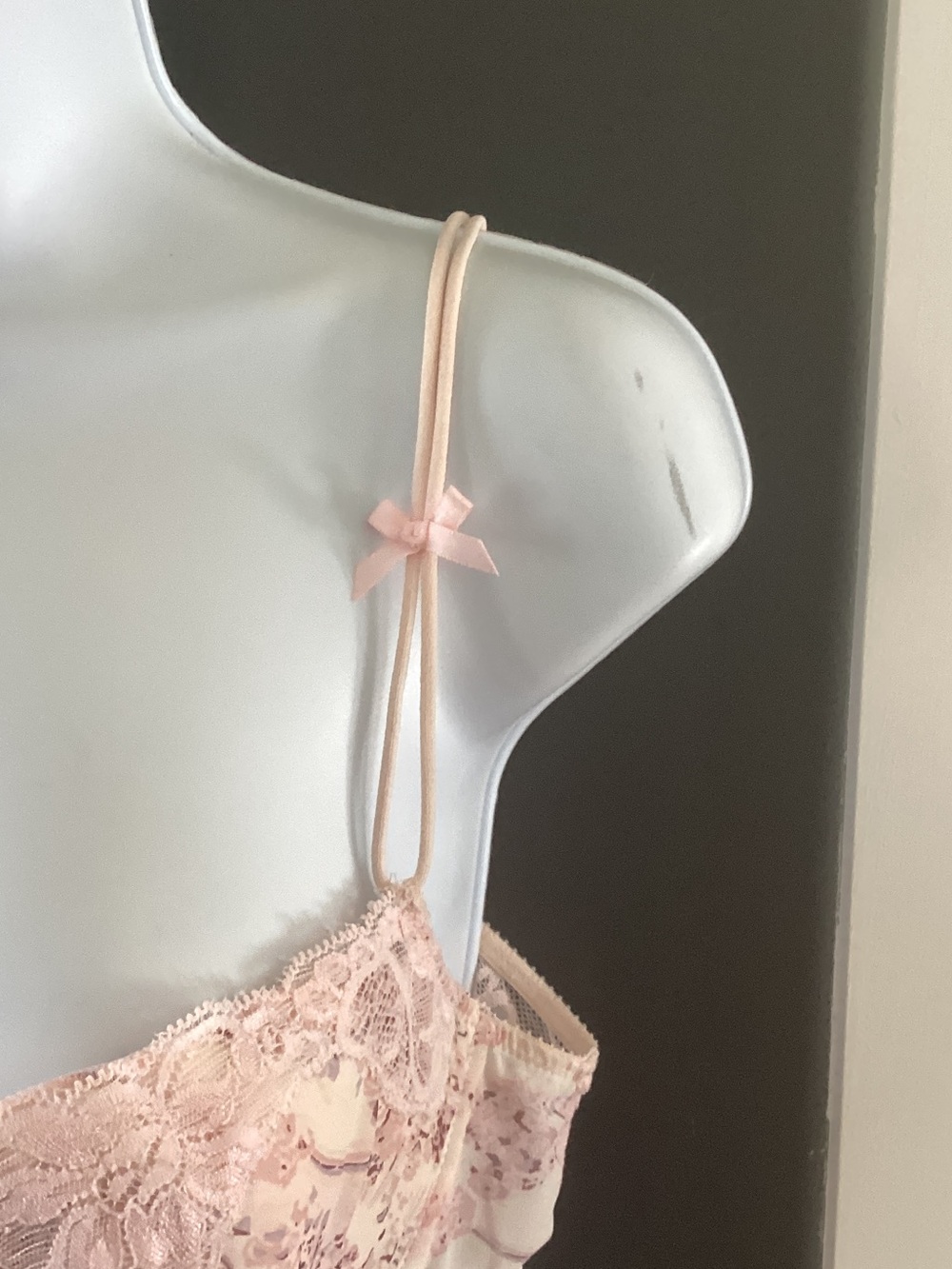 La SENZA Pink Floral Lace Chemise with Bow Accents - Picture 4 of 6